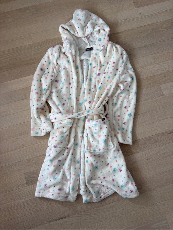 Eddie Bauer Other - Eddie Bauer Cream Plush Kids Hooded Robe with Pink, Blue & Purple Snow Dots